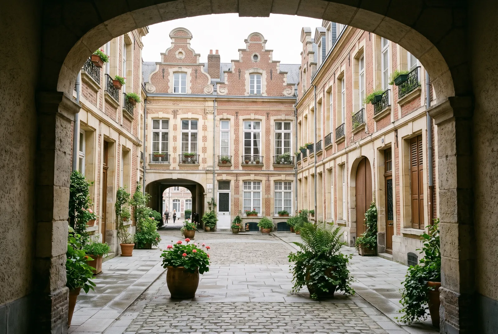 Cour intérieure d'un immeuble à Arras